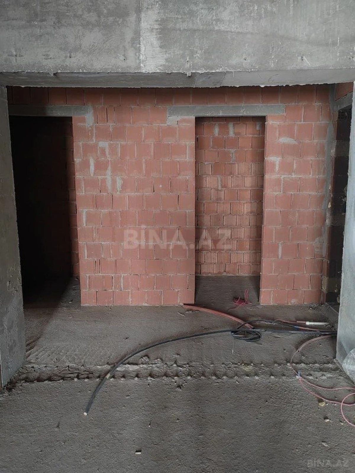 Satılır 4 otaqlı mənzil 173 m²