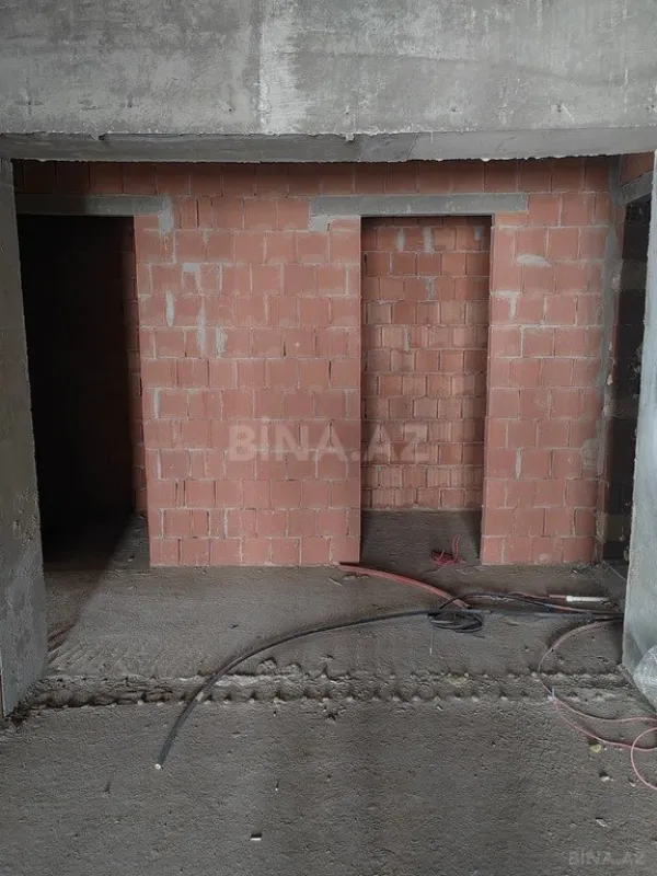 Satılır 4 otaqlı mənzil 173 m²