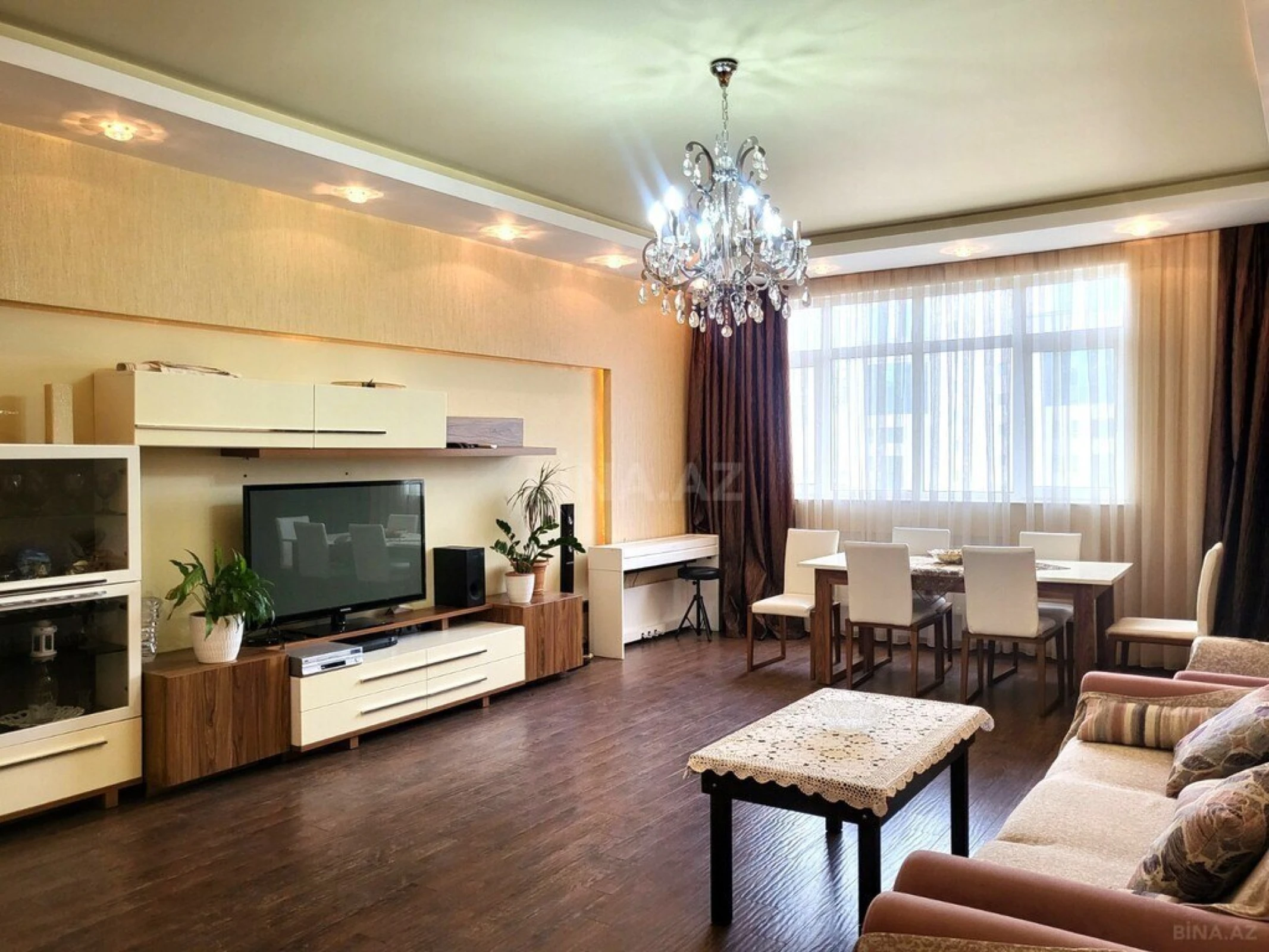 Satılır 4 otaqlı mənzil 180 m²
