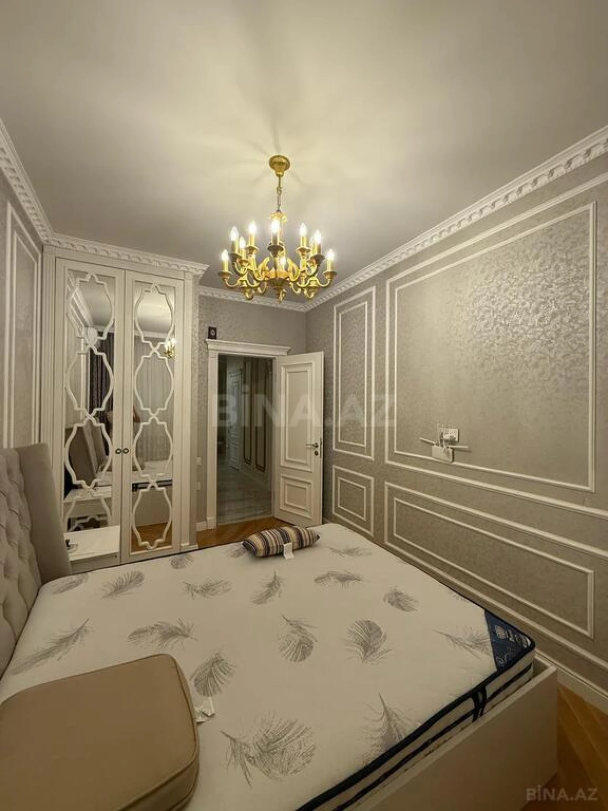 Satılır 3 otaqlı mənzil 125 m²