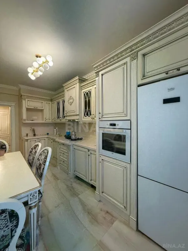 Satılır 3 otaqlı mənzil 125 m²