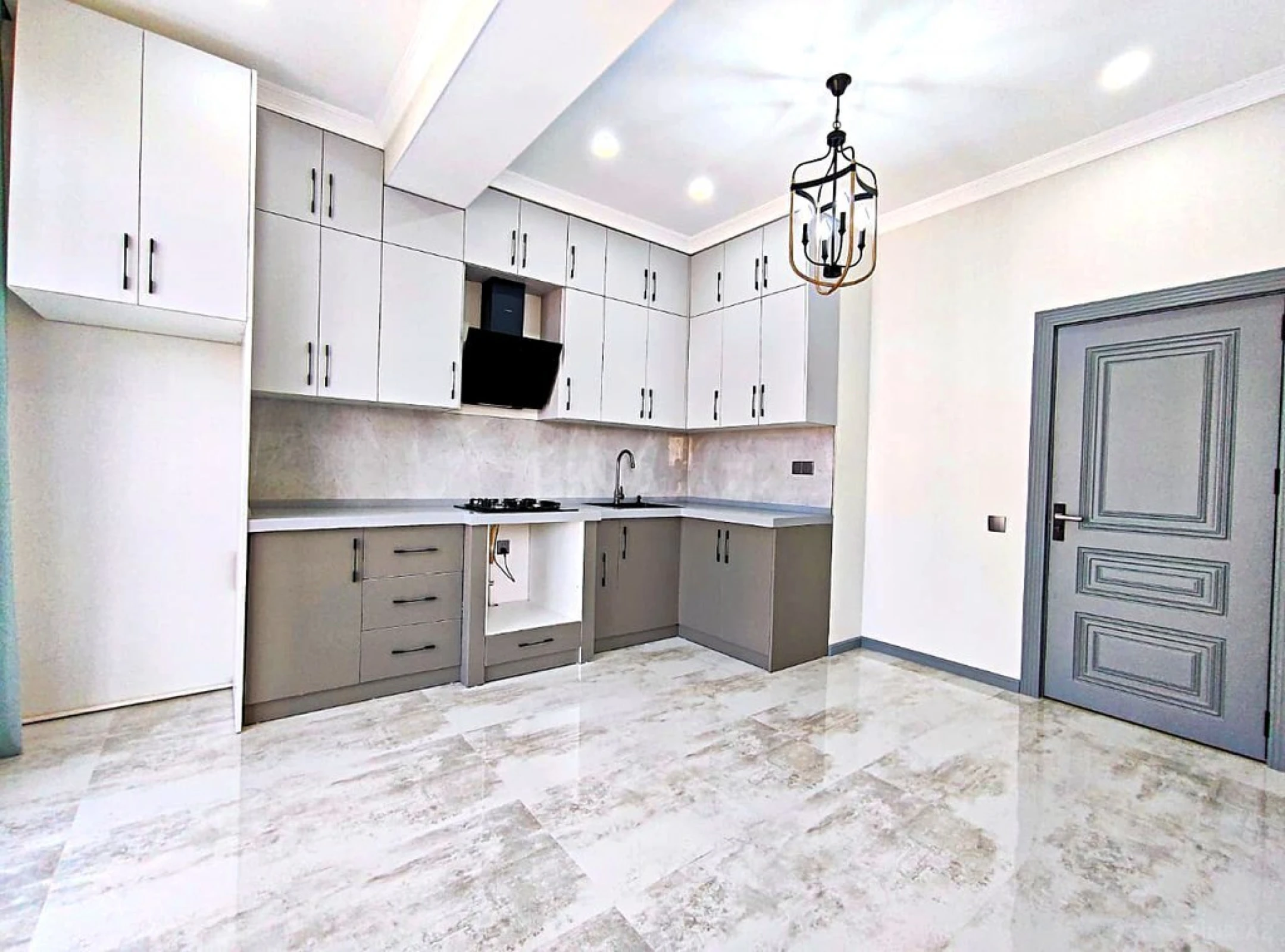 Satılır 2 otaqlı mənzil 84.7 m²