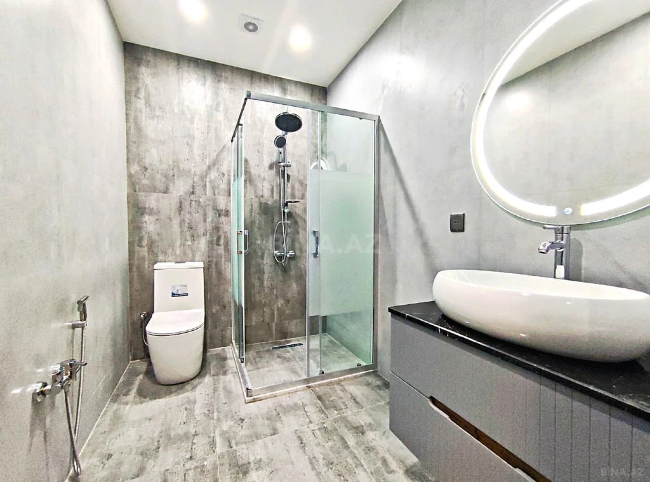 Satılır 2 otaqlı mənzil 84.7 m²