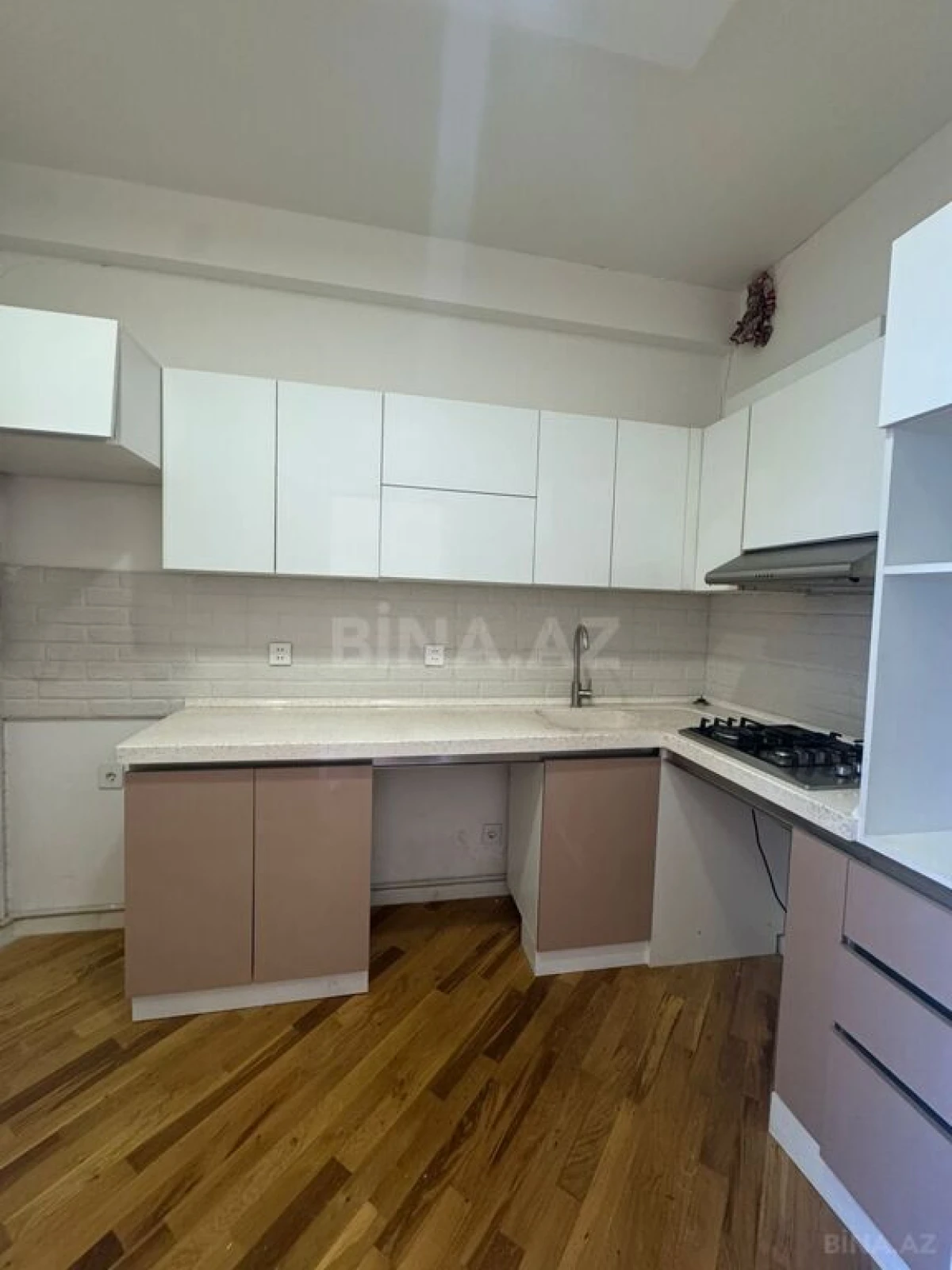 Kirayə verilir 2 otaqlı mənzil 72 m²