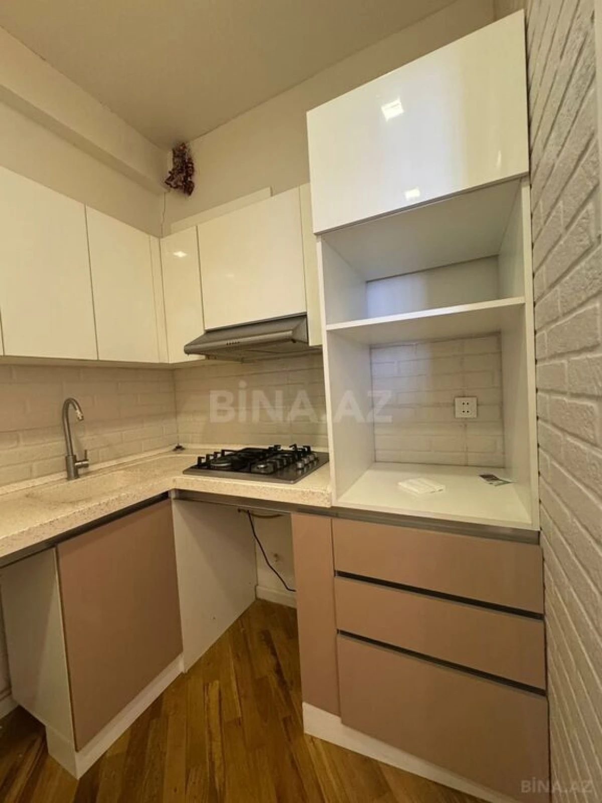 Kirayə verilir 2 otaqlı mənzil 72 m²