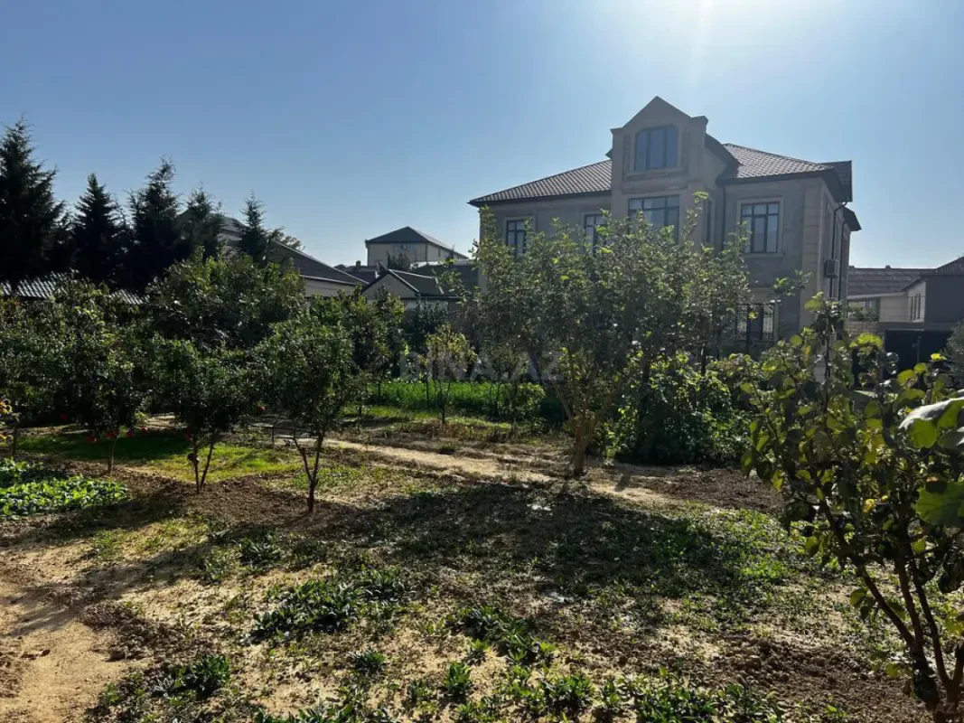 Satılır 7 otaqlı həyət evi 450 m²
