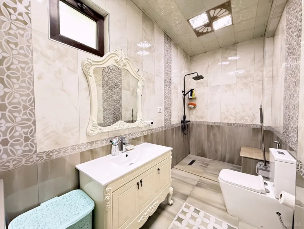 Satılır 10 otaqlı həyət evi 400 m²