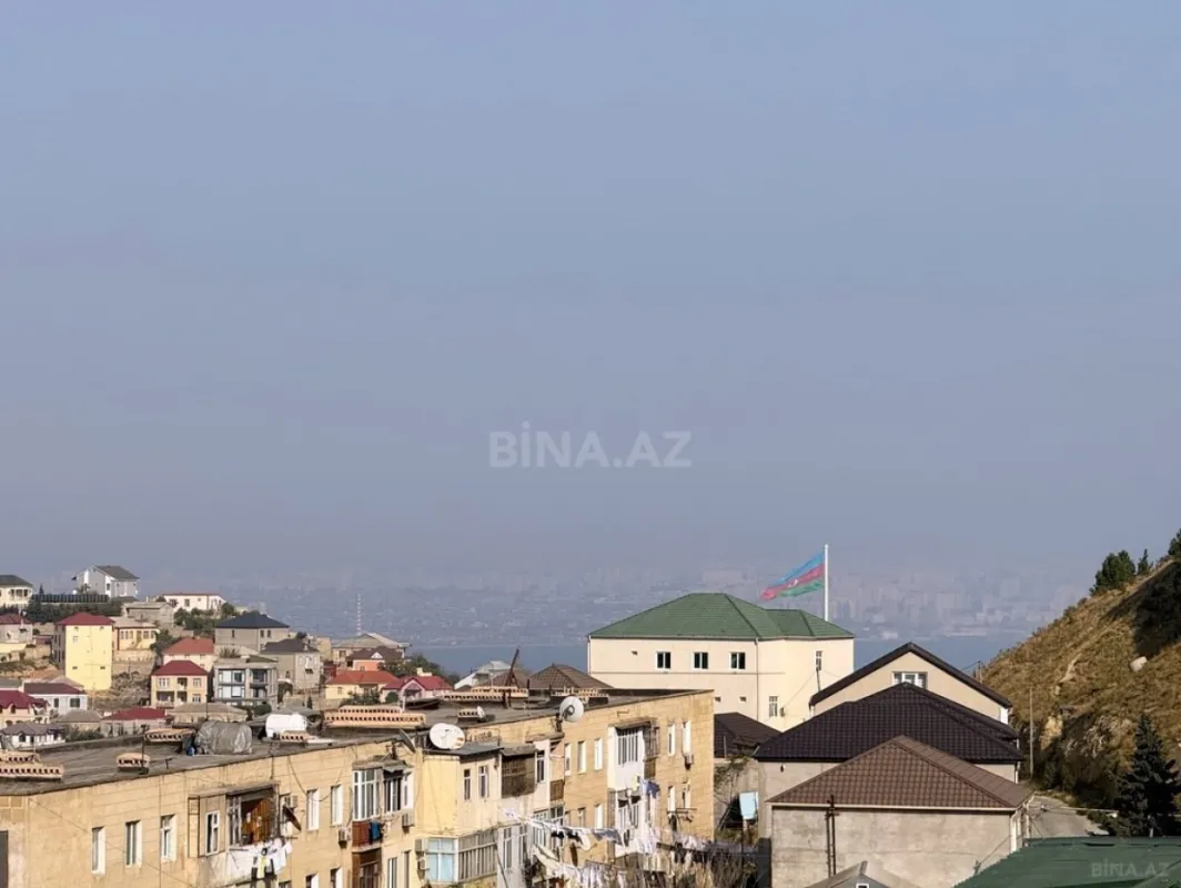 Satılır 10 otaqlı həyət evi 400 m²