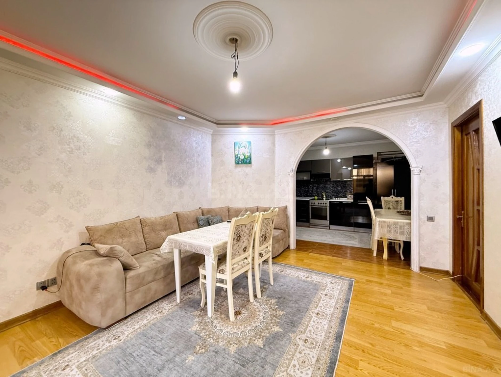 Satılır 10 otaqlı həyət evi 400 m²