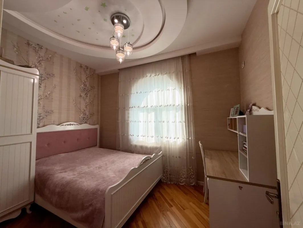 Satılır 10 otaqlı həyət evi 400 m²