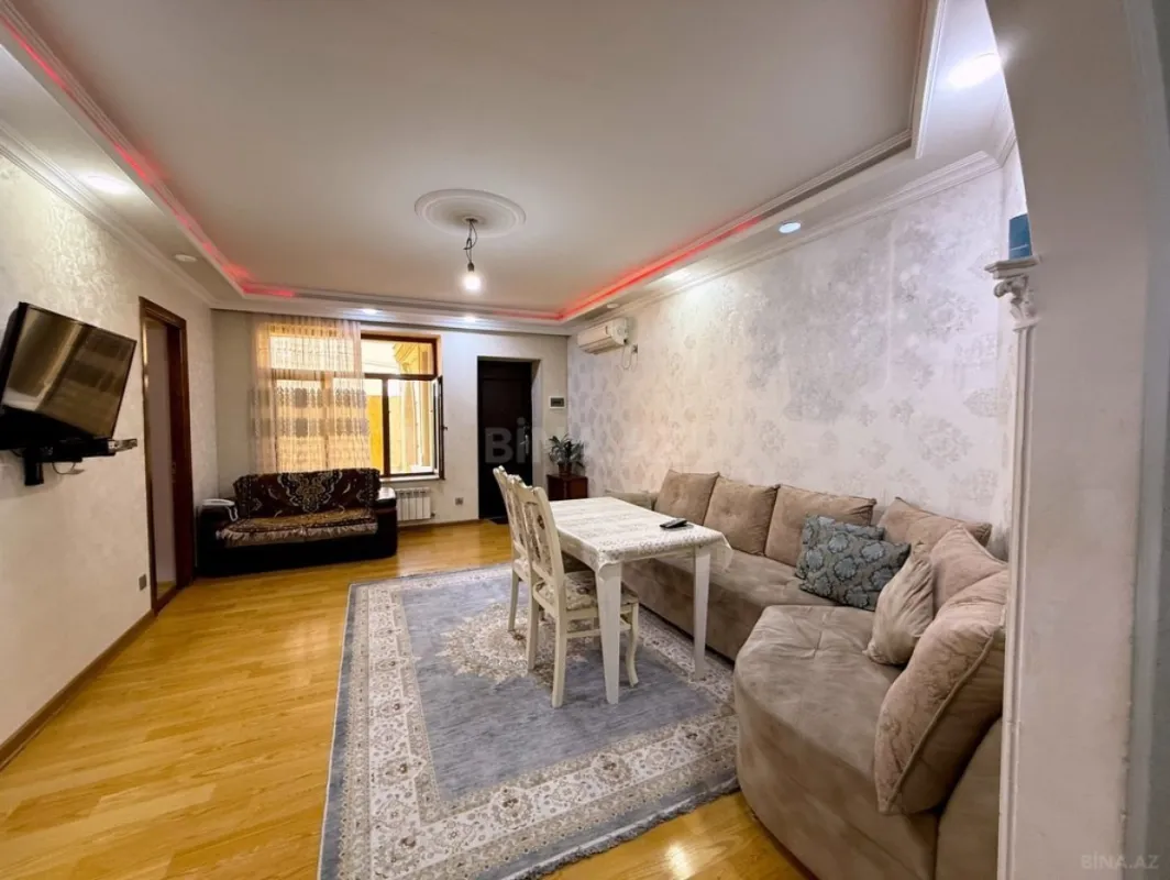 Satılır 10 otaqlı həyət evi 400 m²