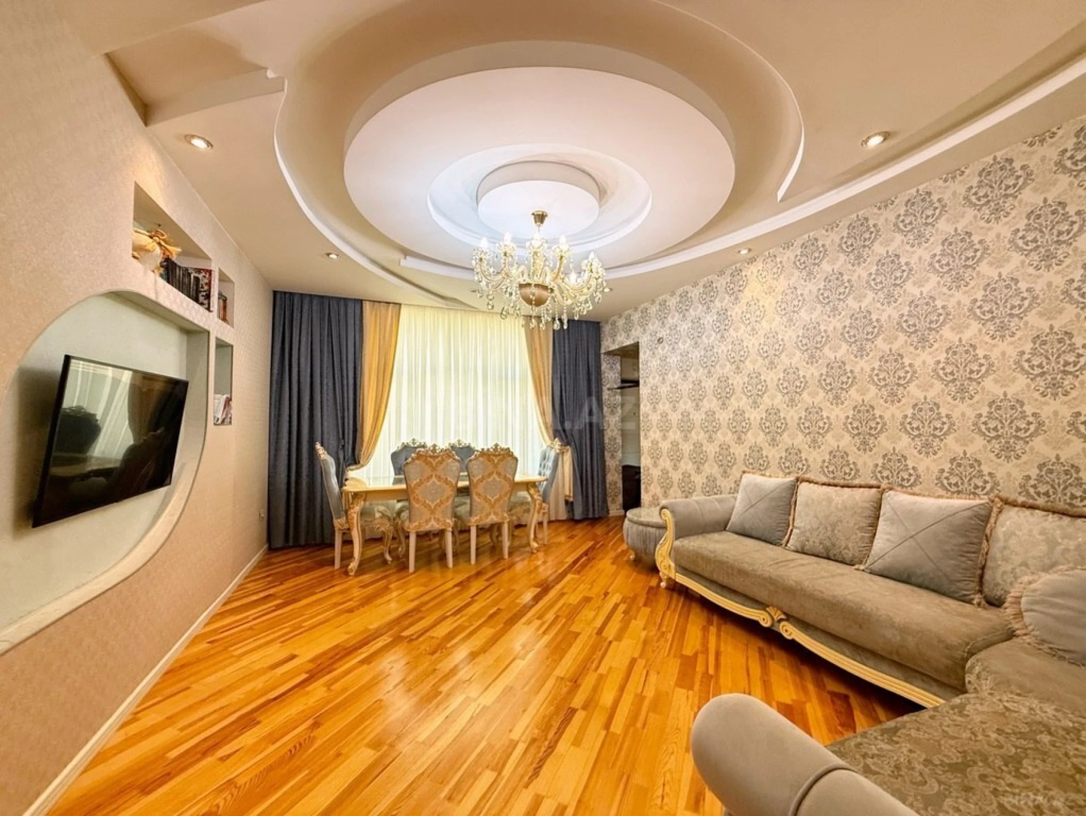 Satılır 10 otaqlı həyət evi 400 m²