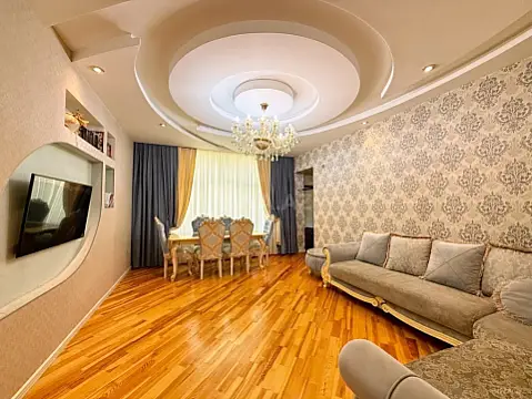 Satılır 10 otaqlı həyət evi 400 m²