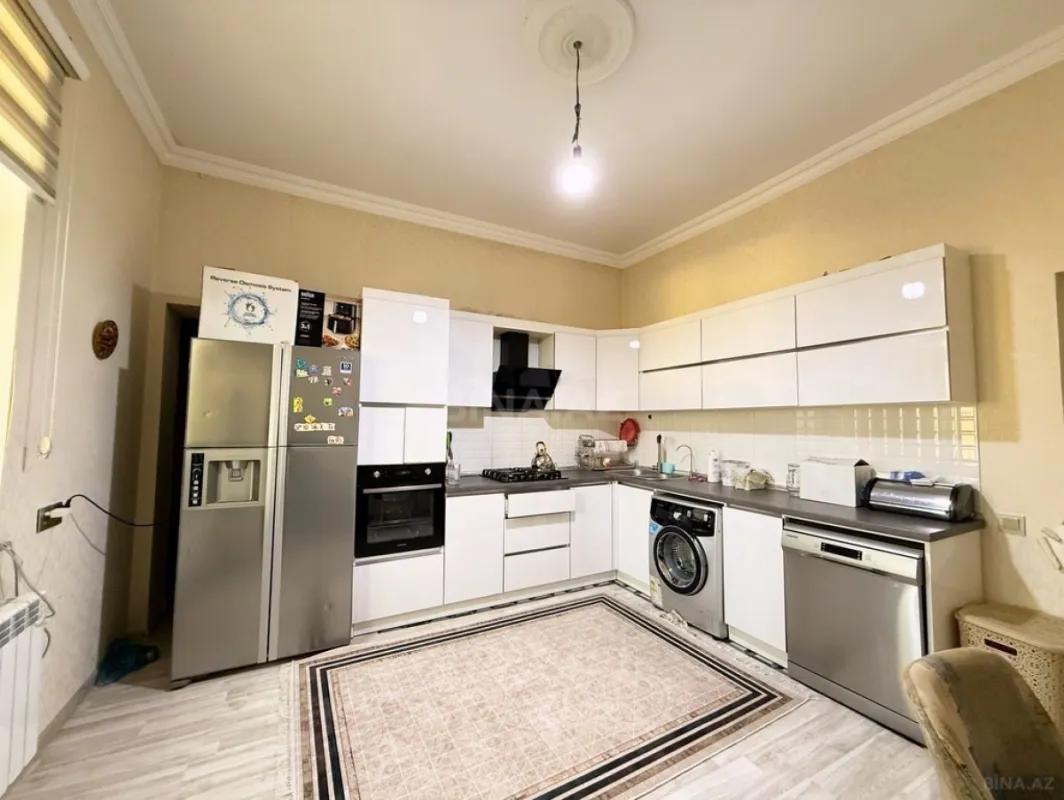 Satılır 10 otaqlı həyət evi 400 m²