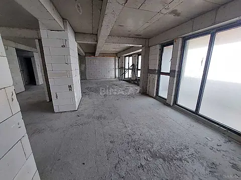 Satılır 4 otaqlı mənzil 303 m²