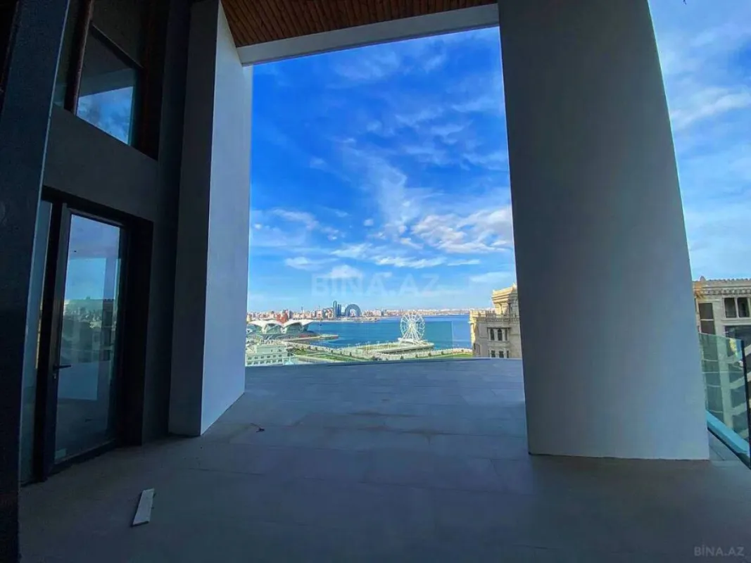 Satılır 4 otaqlı mənzil 303 m²