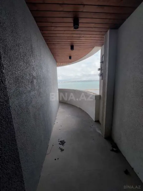 Satılır 4 otaqlı mənzil 303 m²