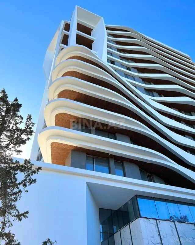 Satılır 4 otaqlı mənzil 303 m²