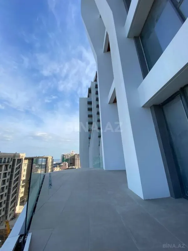 Satılır 4 otaqlı mənzil 303 m²
