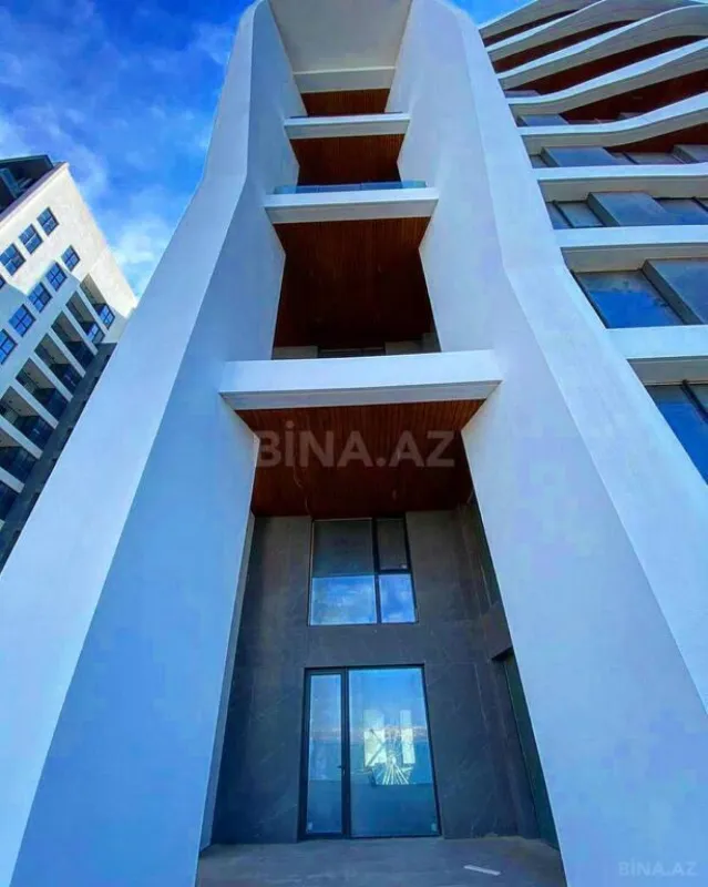 Satılır 4 otaqlı mənzil 303 m²