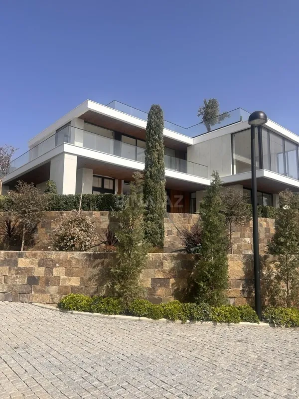 Satılır 5 otaqlı həyət evi 383 m²
