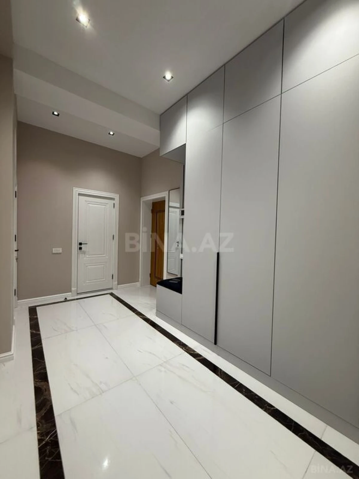 Satılır 2 otaqlı mənzil 90 m²