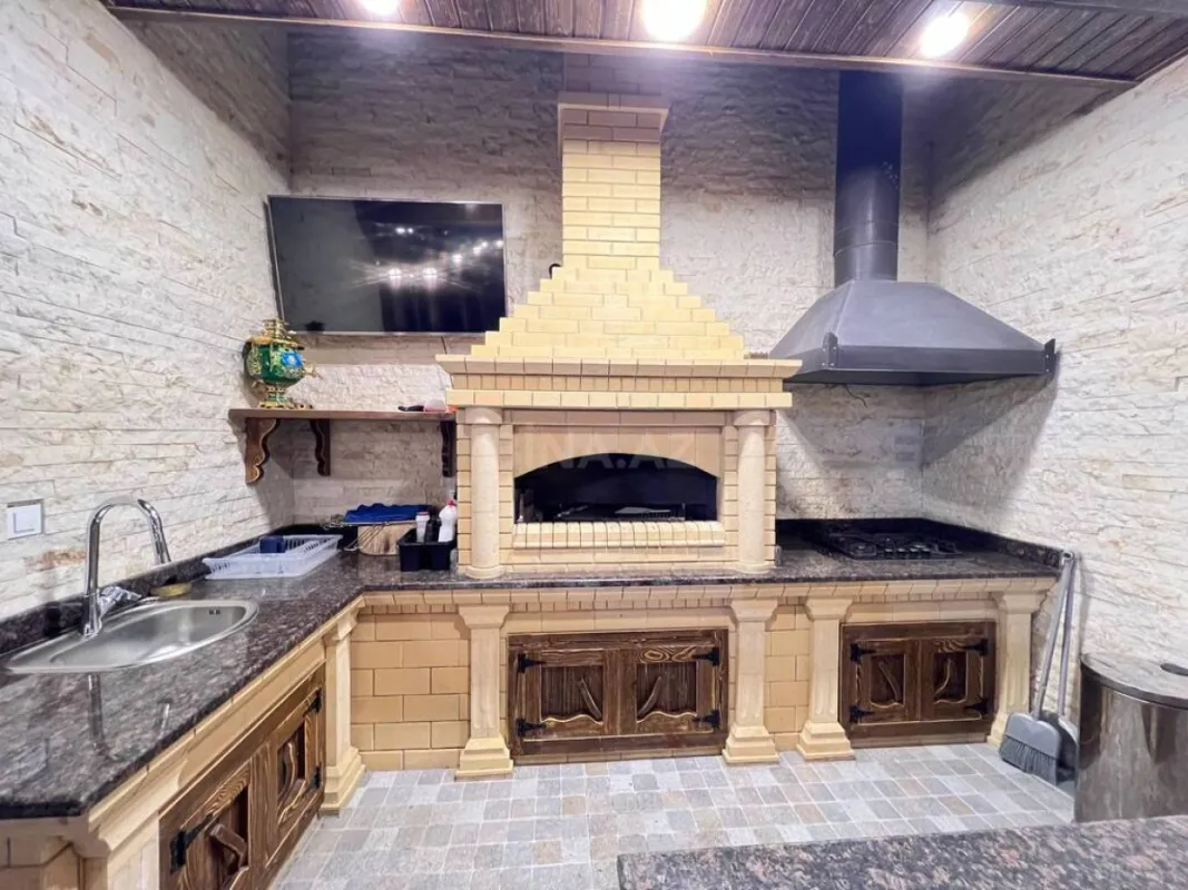 Satılır 7 otaqlı həyət evi 760 m²