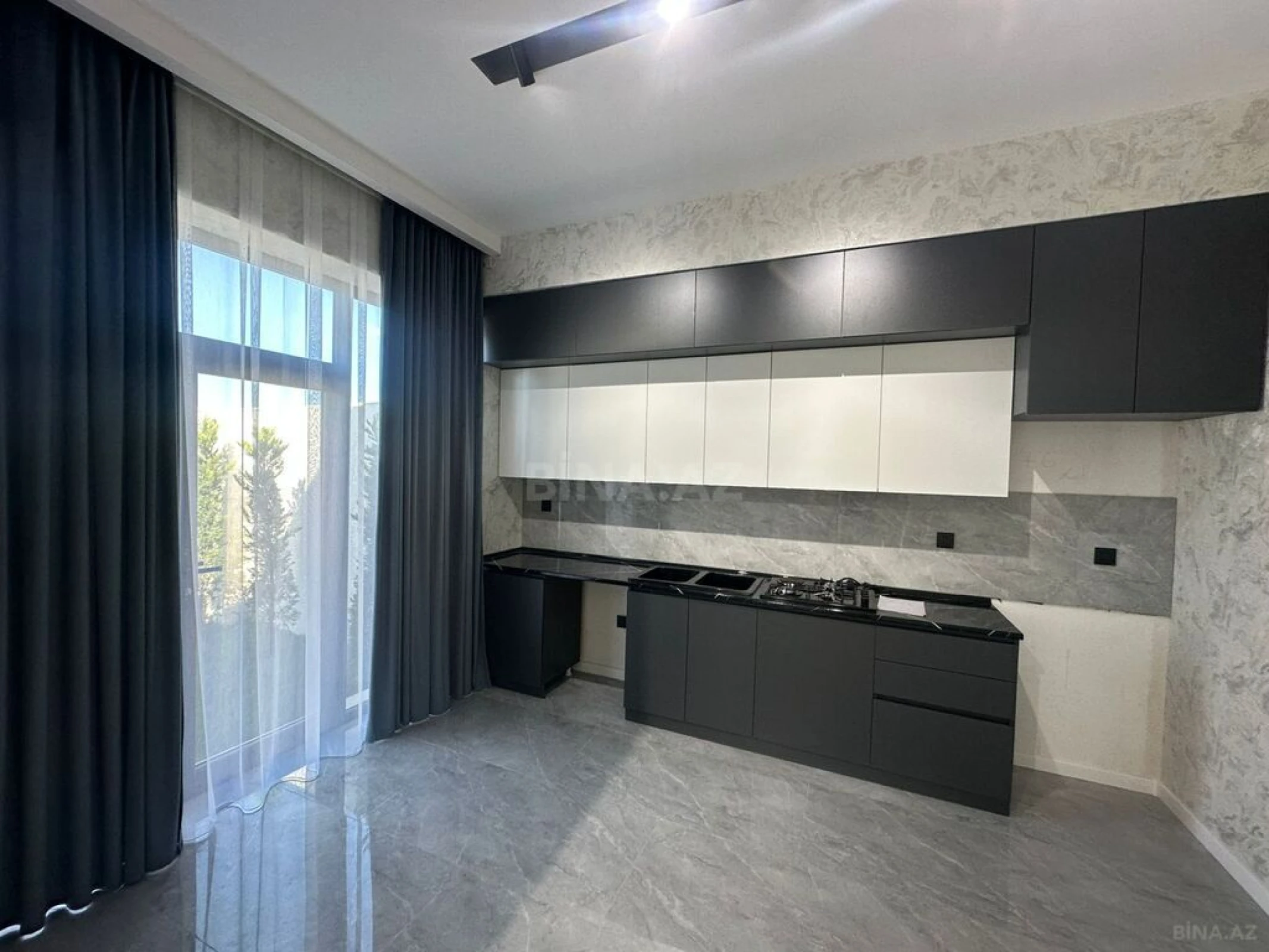 Satılır 4 otaqlı həyət evi 140 m²