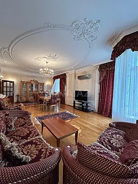 Satılır 6 otaqlı mənzil 250 m²