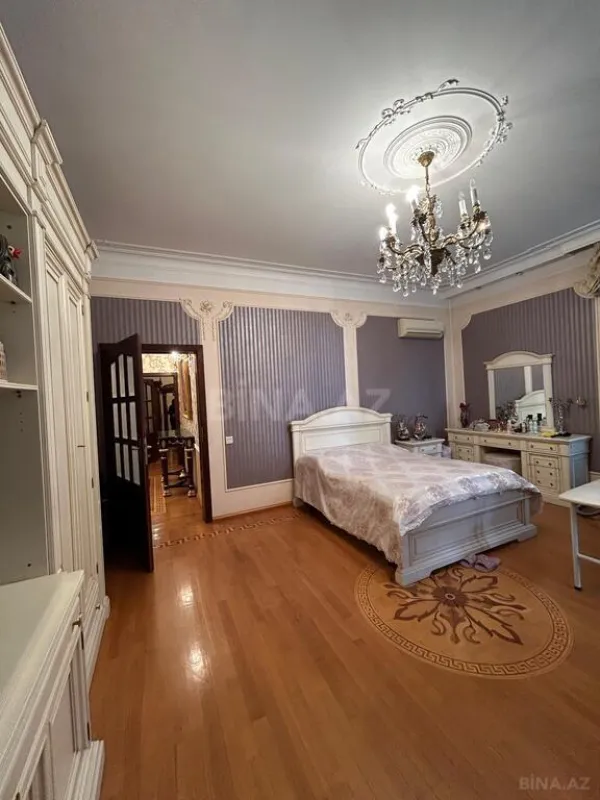 Satılır 6 otaqlı mənzil 250 m²