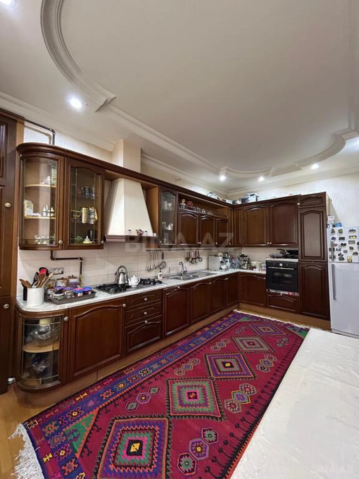 Satılır 6 otaqlı mənzil 250 m²