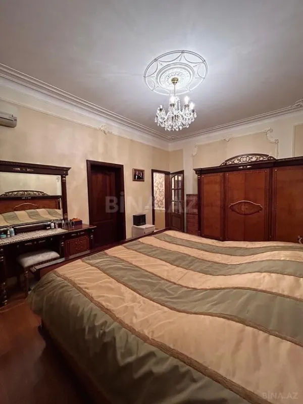 Satılır 6 otaqlı mənzil 250 m²