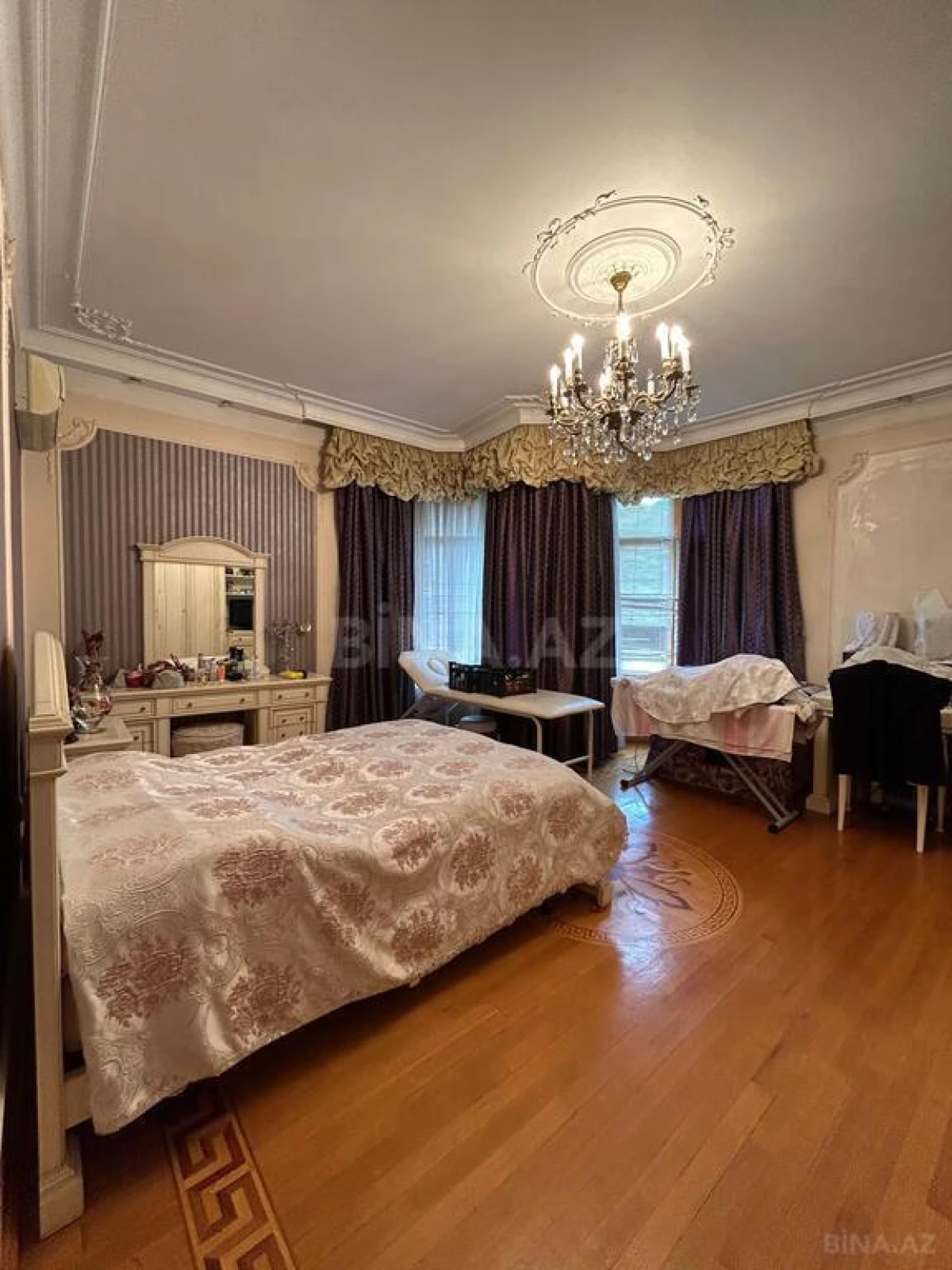 Satılır 6 otaqlı mənzil 250 m²