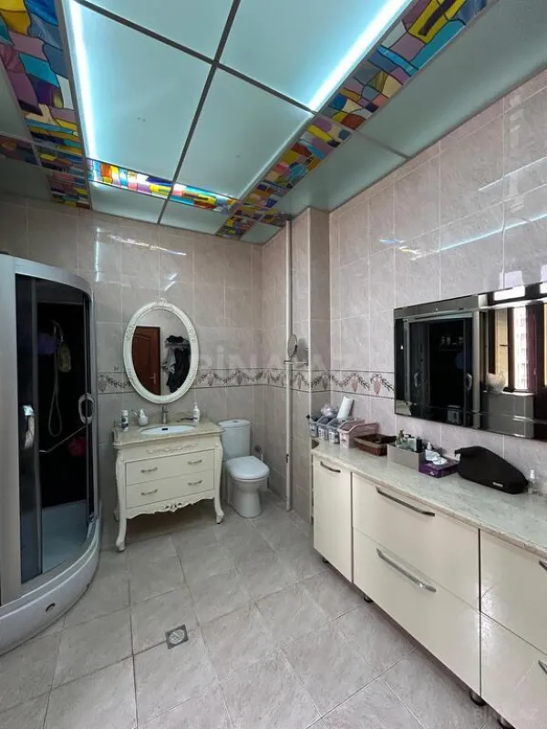 Satılır 6 otaqlı mənzil 250 m²