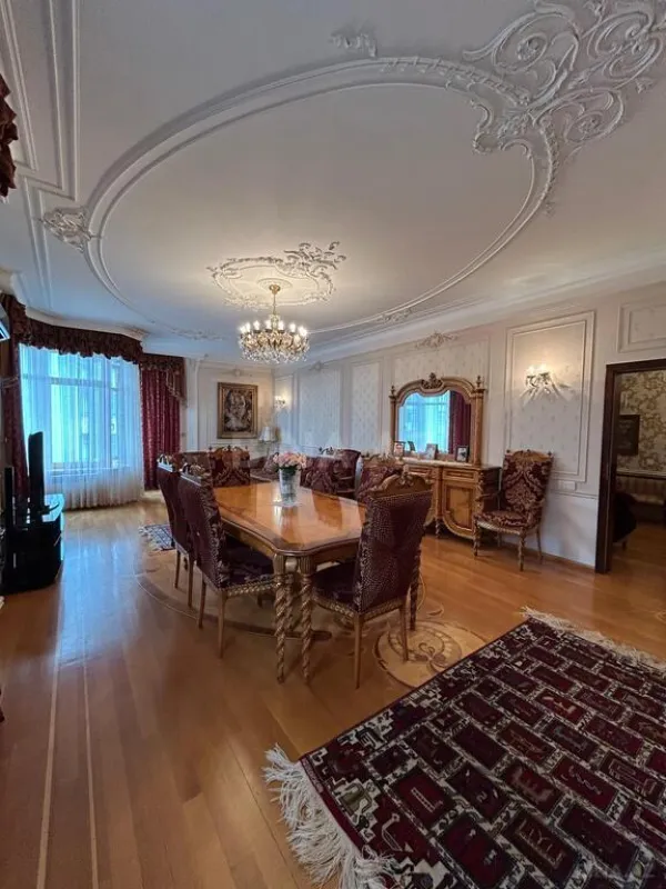 Satılır 6 otaqlı mənzil 250 m²