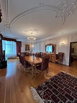 Satılır 6 otaqlı mənzil 250 m²