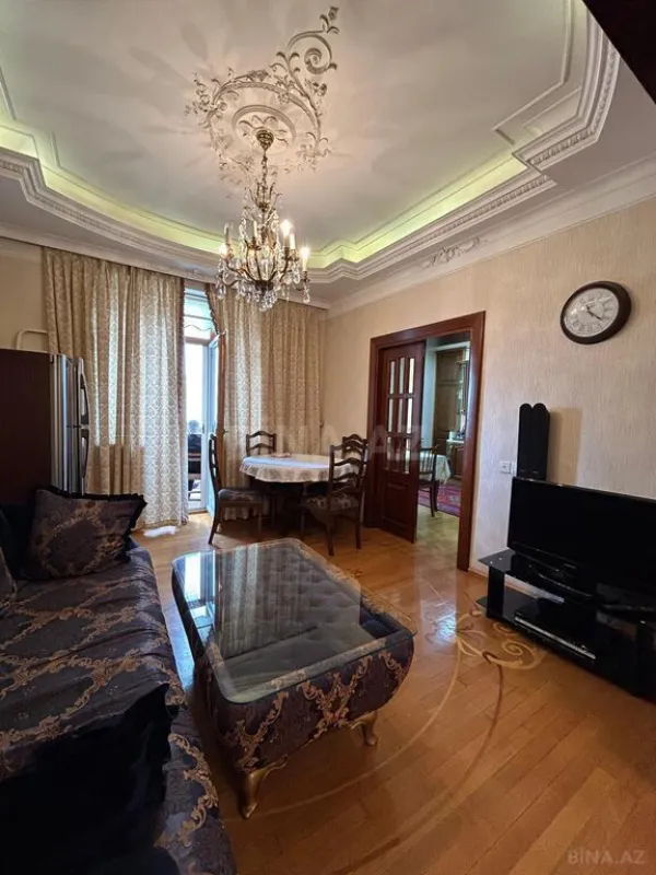 Satılır 6 otaqlı mənzil 250 m²