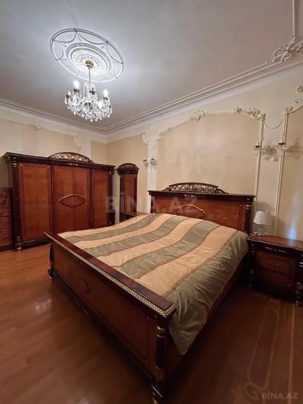 Satılır 6 otaqlı mənzil 250 m²