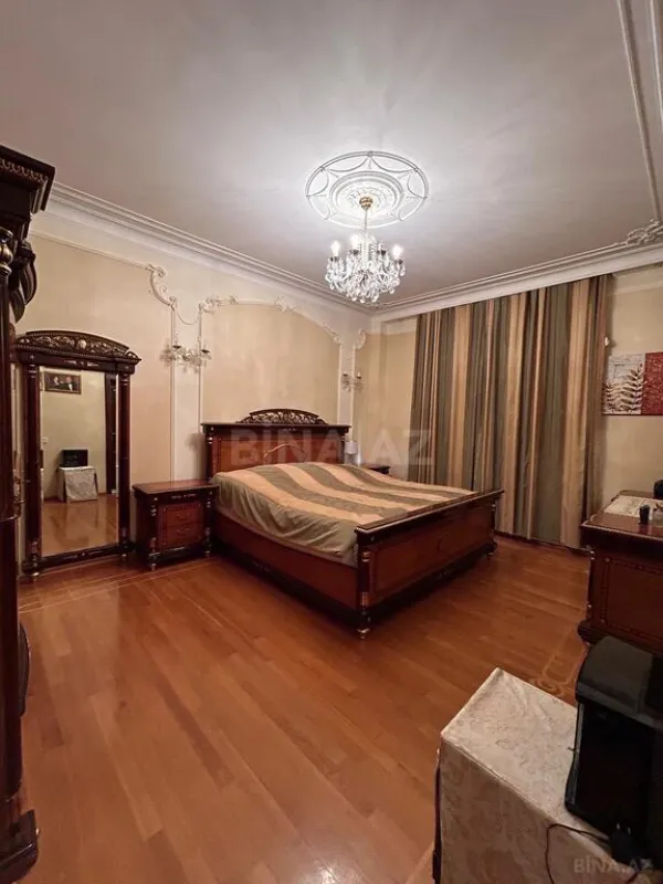 Satılır 6 otaqlı mənzil 250 m²