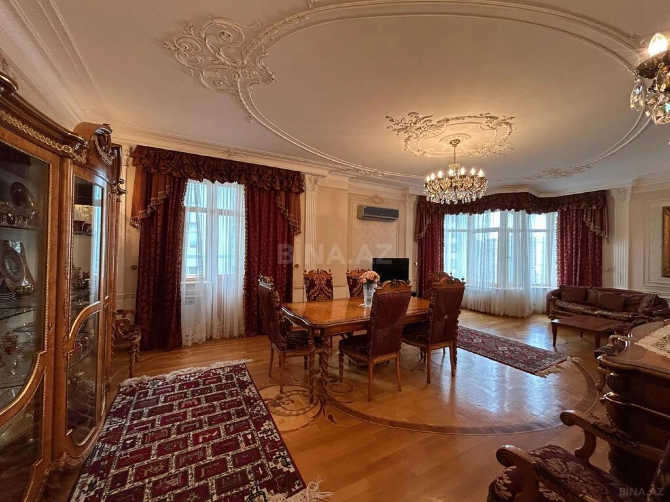 Satılır 6 otaqlı mənzil 250 m²