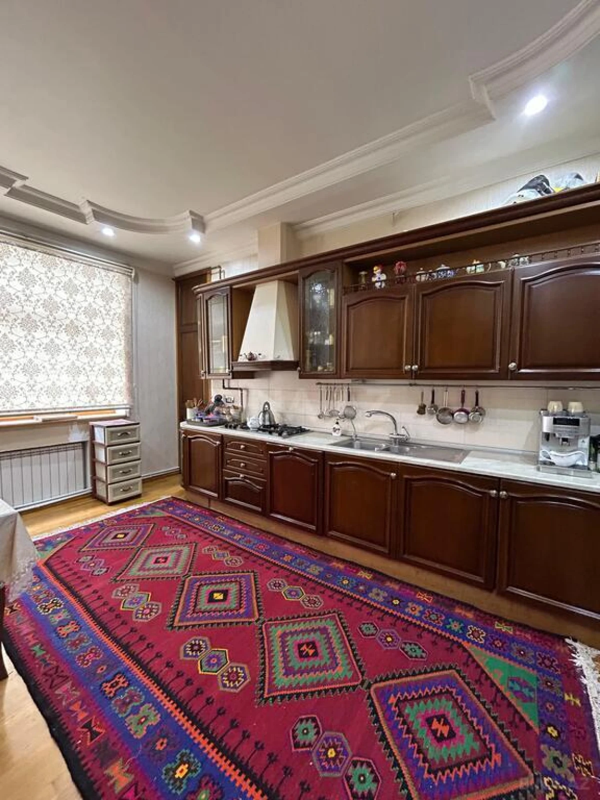 Satılır 6 otaqlı mənzil 250 m²