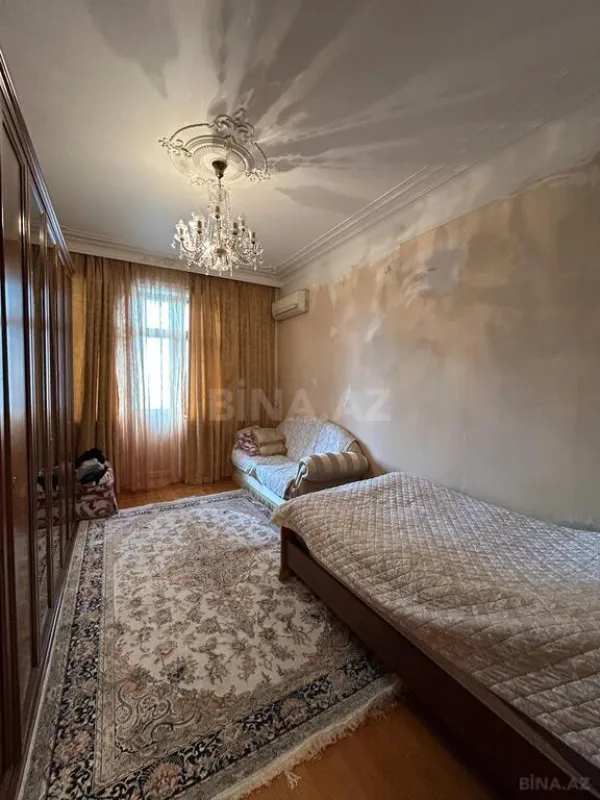 Satılır 6 otaqlı mənzil 250 m²