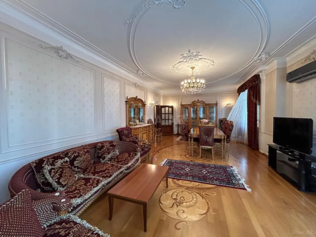 Satılır 6 otaqlı mənzil 250 m²