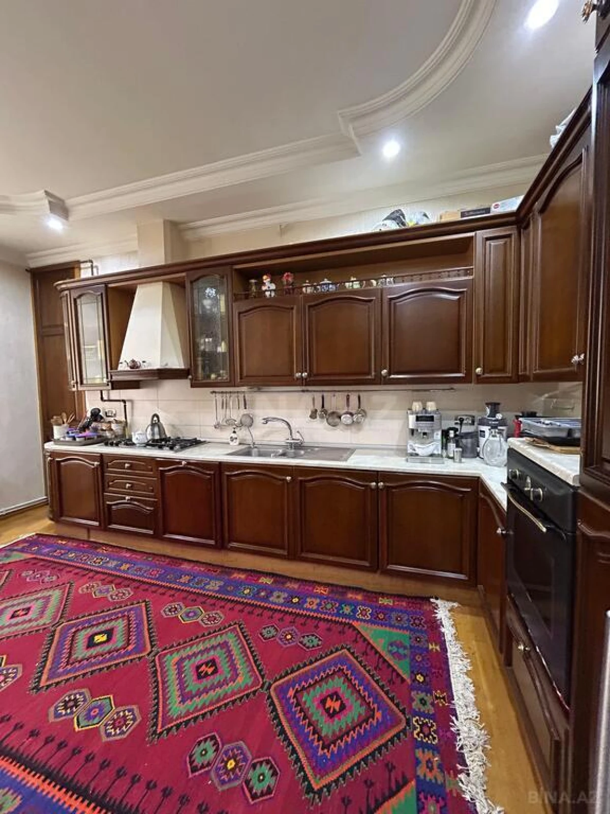 Satılır 6 otaqlı mənzil 250 m²