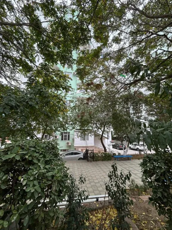 Satılır 6 otaqlı mənzil 250 m²