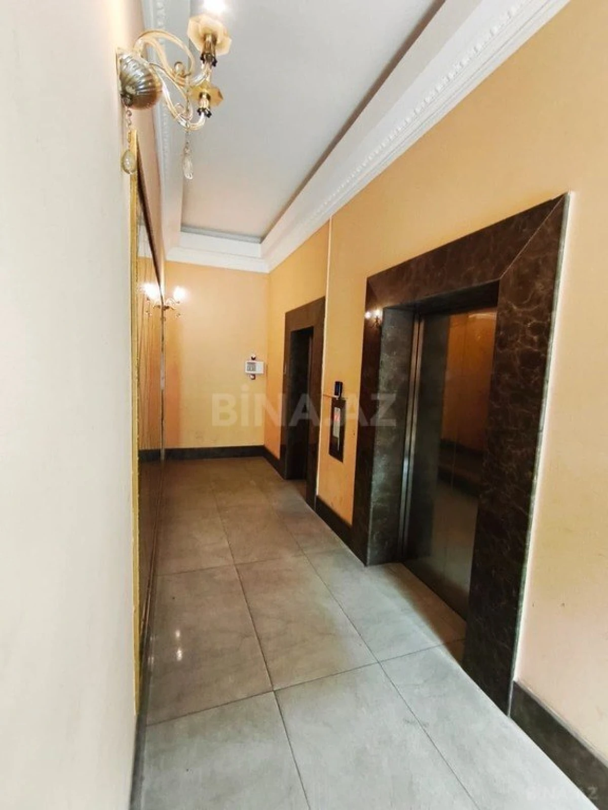 Satılır 3 otaqlı mənzil 134 m²