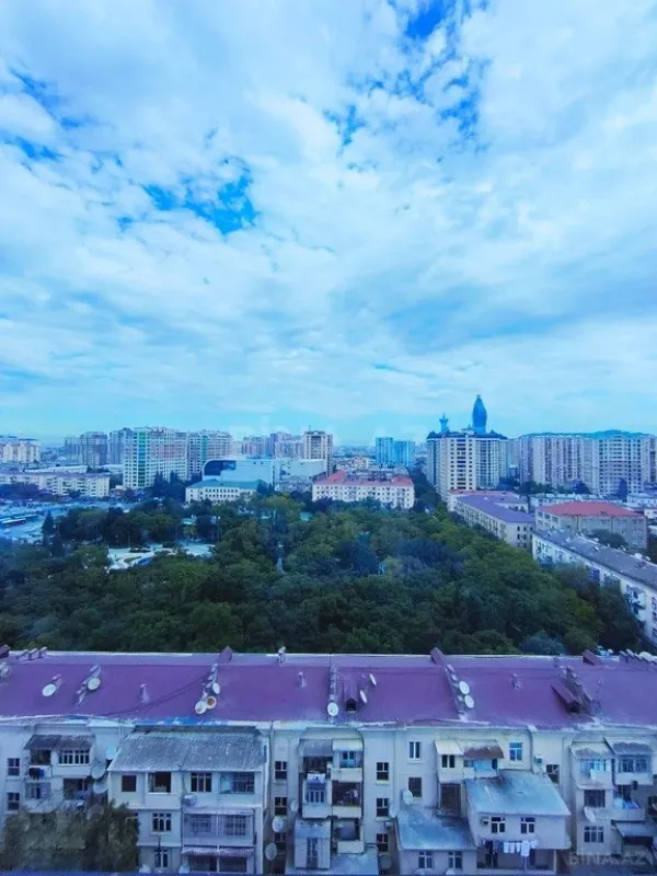 Satılır 3 otaqlı mənzil 134 m²