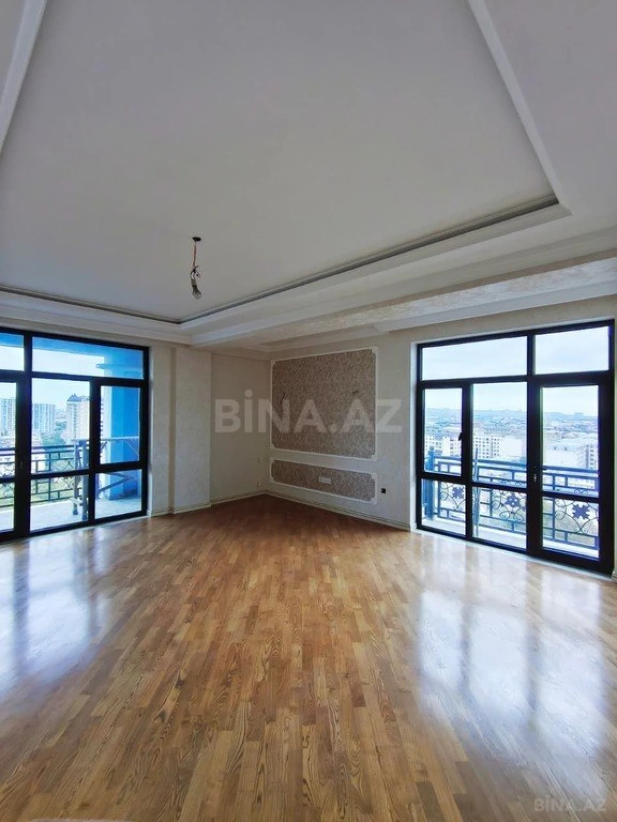 Satılır 3 otaqlı mənzil 134 m²