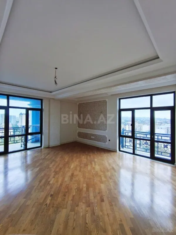 Satılır 3 otaqlı mənzil 134 m²