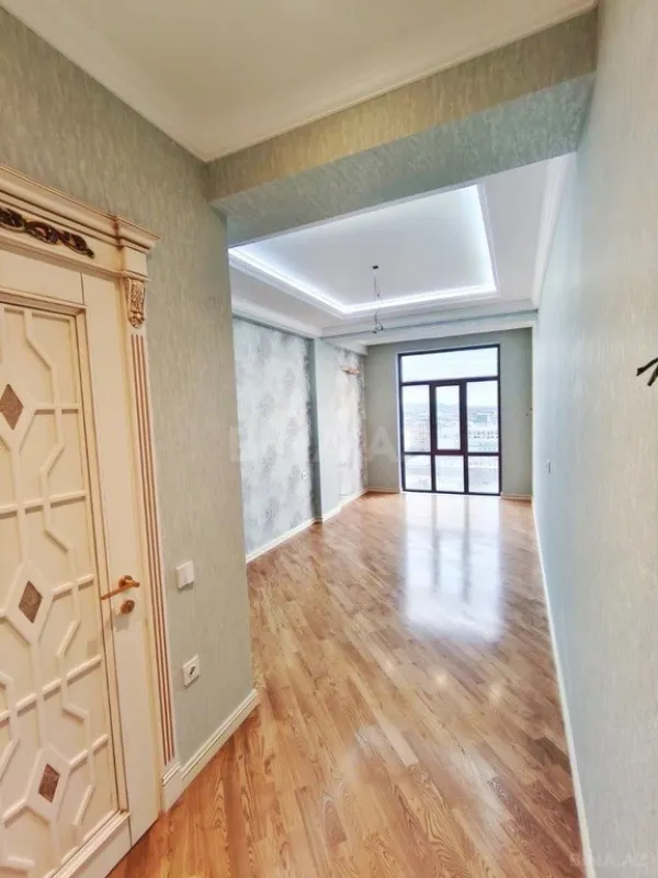 Satılır 3 otaqlı mənzil 134 m²